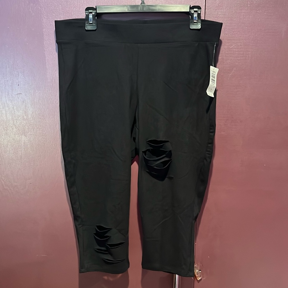 NWT Torrid Distressed Pedal Pushers